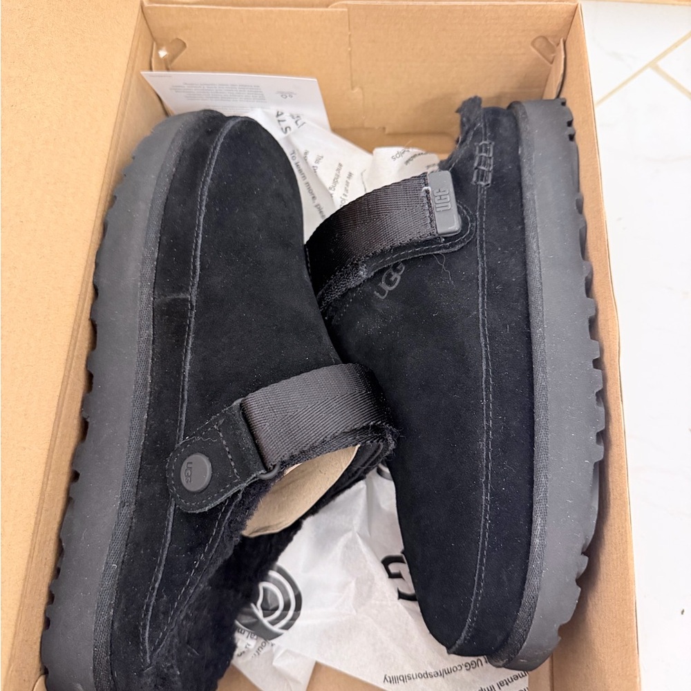UGG Black Goldenstar Cozy Clog